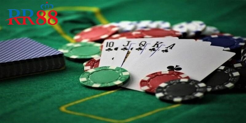 Bí kíp đánh hiệu quả khi có Straight Flush